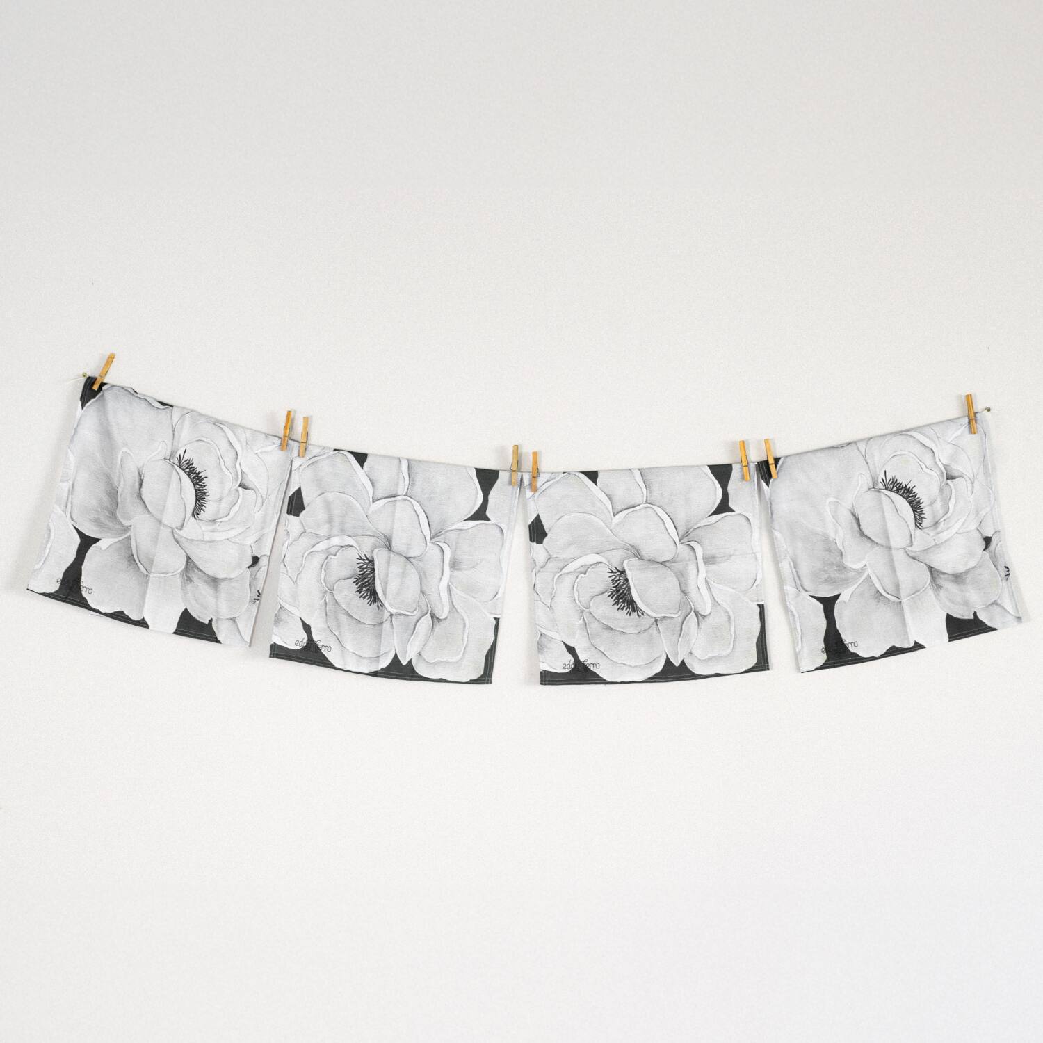 Still blooming Floral Napkins Set of 4 Home decor South Africa Kitchen decor table linen (2) flower serviettes table styling south africa, cape town home decor store